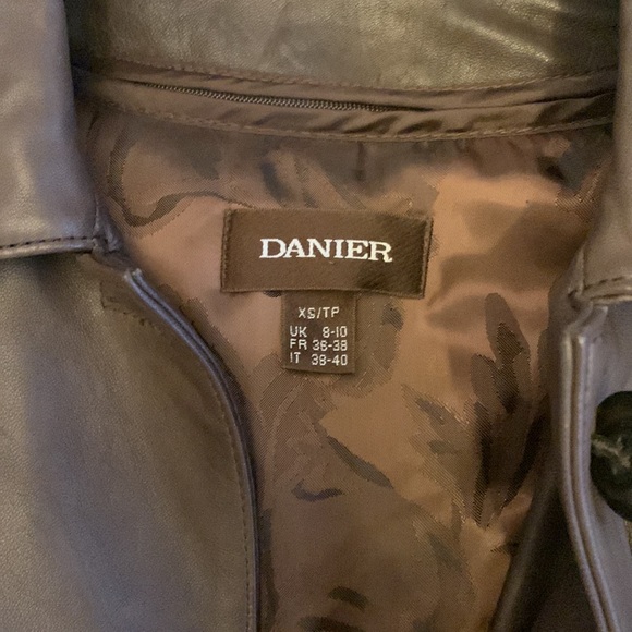 Danier leather jacket - Picture 5 of 6